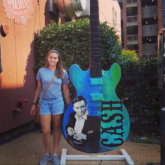 Meet your Posher, Jessica - Picture 1 of 1